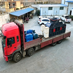 2PG1500x800鵝卵石制砂機的設備發往重慶