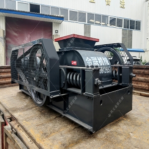 客戶定做4PGT400x400四輥破碎機發往山東