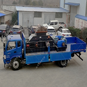 1200x800型對(duì)輥制砂機(jī)發(fā)貨圖片