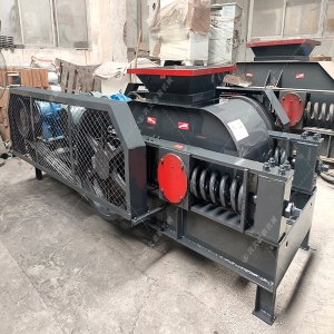 小型對輥破碎機發往山東破碎焦炭
