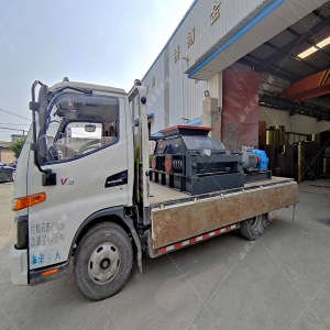 雙齒輥破碎機發往青海格爾木破碎鎳礦