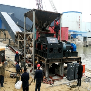 大型對輥破碎機安裝現場_四川綿陽