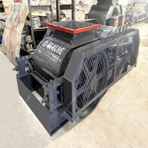 小型對輥破碎機發往江蘇破碎硅鐵