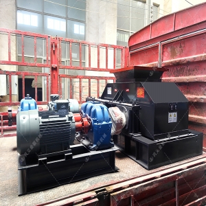 連軸式對輥破碎機安裝圖片