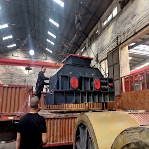 1007中大型液壓對(duì)輥破碎機(jī)發(fā)貨 破碎鐵礦石