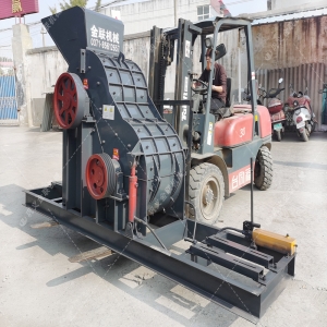 小型四輥破碎機發往新疆破碎石英石