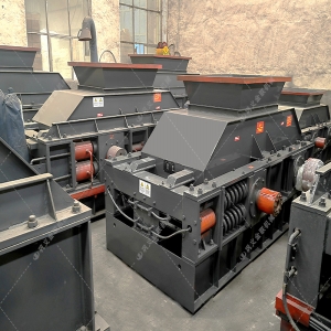 對輥破碎機發往湖北破碎鵝卵石