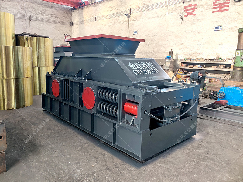 2PG1208半自動(dòng)液壓對輥破碎制砂機(jī)發(fā)貨圖片