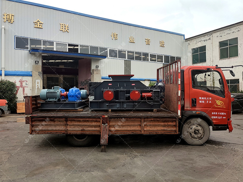 2PG800x600直聯式對輥破碎機發(fā)往廣西