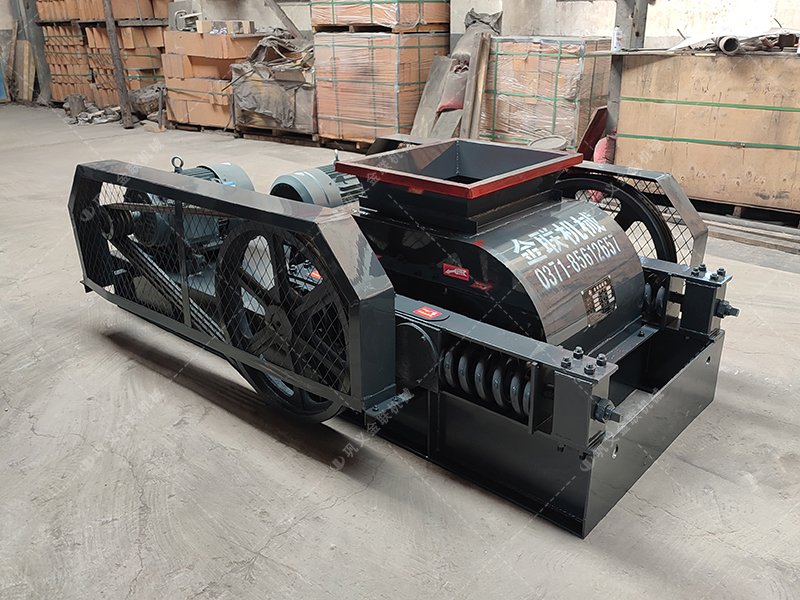 小型煤泥粉碎機及雙齒輥易損件發(fā)貨圖