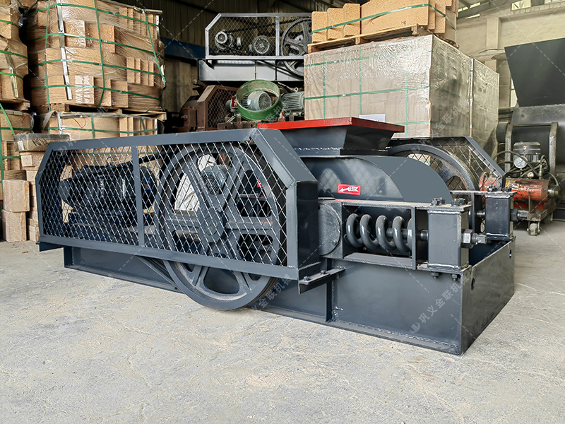 小型對輥破碎機(jī)發(fā)往山東破碎焦炭