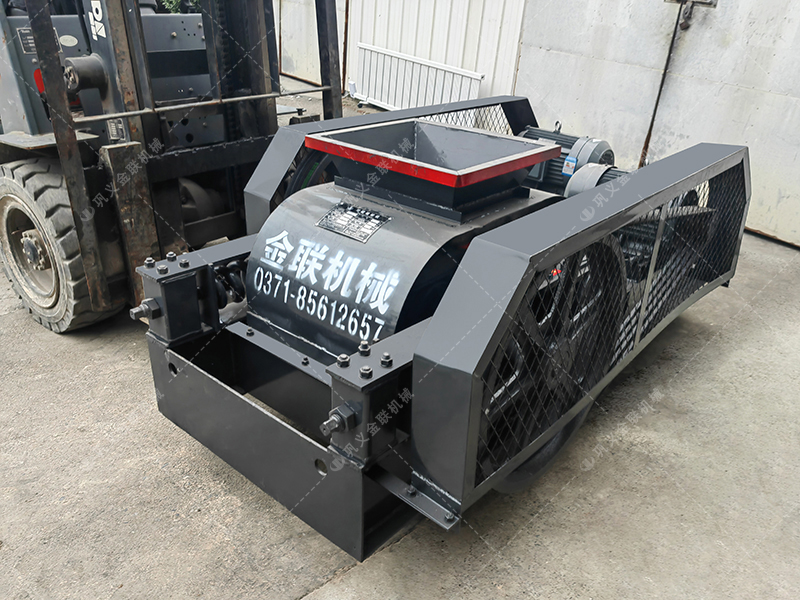 小型對輥破碎機(jī)發(fā)往山東破碎焦炭