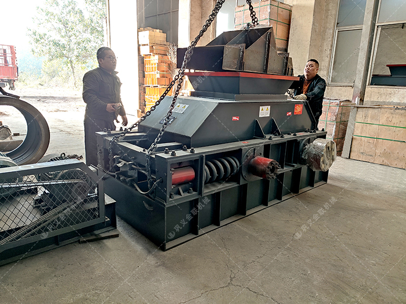 86對輥破碎機發往廣西破碎鵝卵石 86對輥破碎機發往廣西破碎鵝卵石