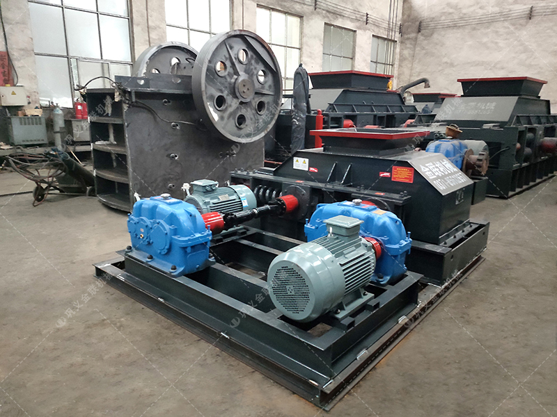 86對輥破碎機發往廣西破碎鵝卵石 86對輥破碎機發往廣西破碎鵝卵石