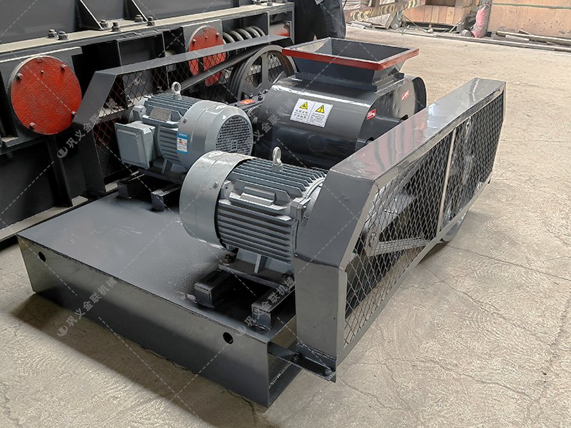 小型對輥破碎機發往湖南破焦沫