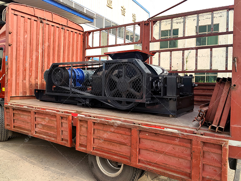 小型對輥破碎機發往廣西破碎沙子