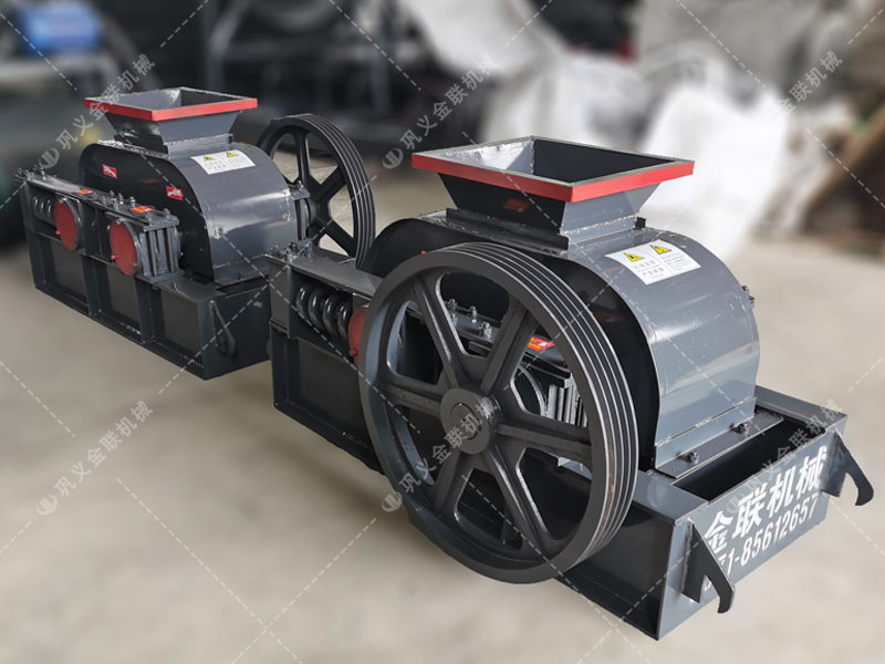 兩臺小型對輥破碎機發往廣東破碎石英砂