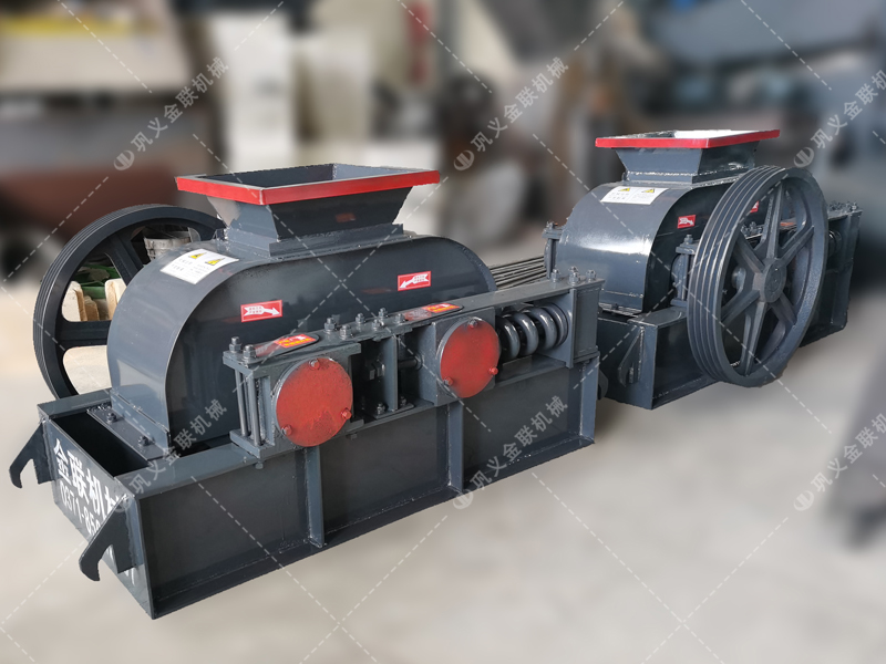 兩臺小型對輥破碎機發往廣東破碎石英砂