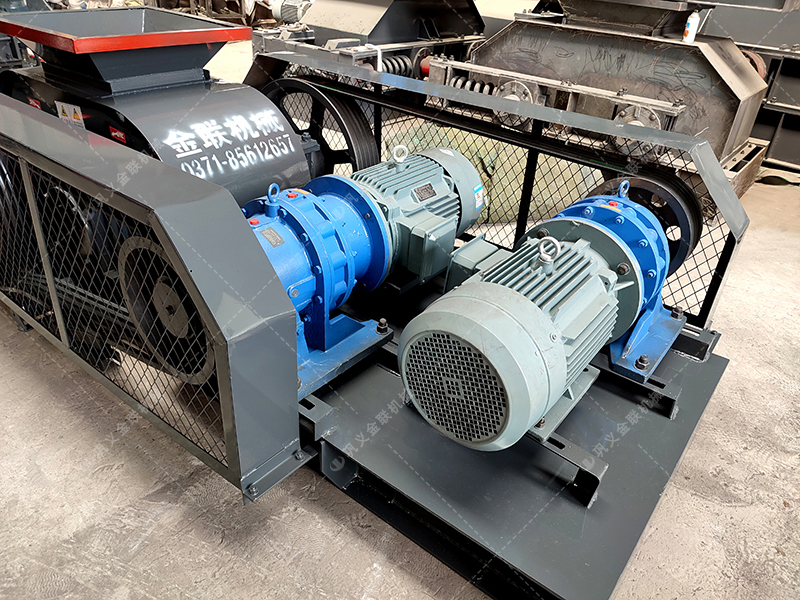 小型對輥破碎機(jī)發(fā)往福建破碎石英砂