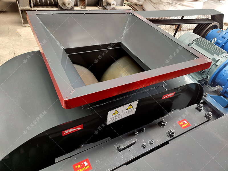 小型對輥破碎機(jī)發(fā)往福建破碎石英砂