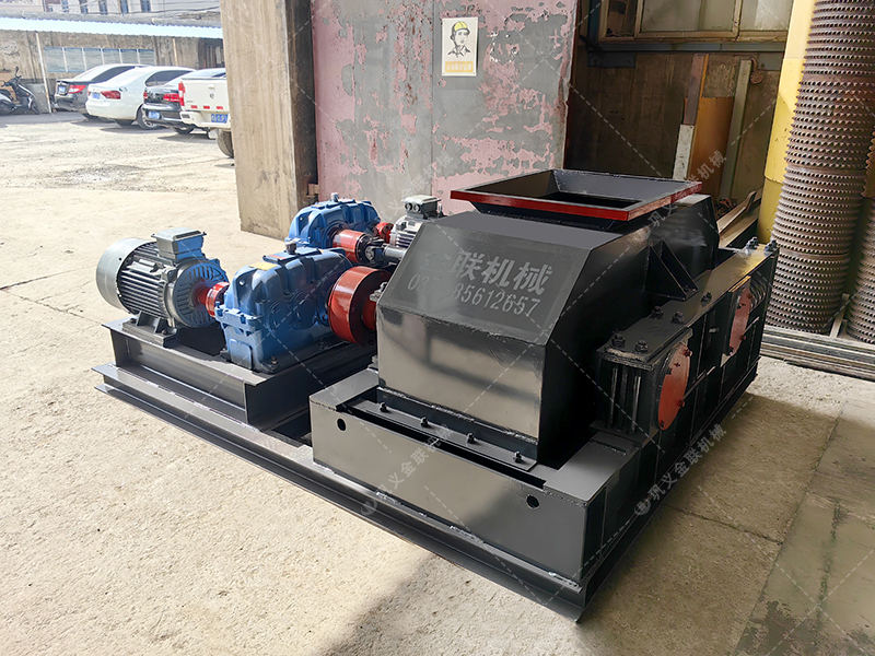 中型對輥破碎機(jī)發(fā)往廣東破碎石英砂