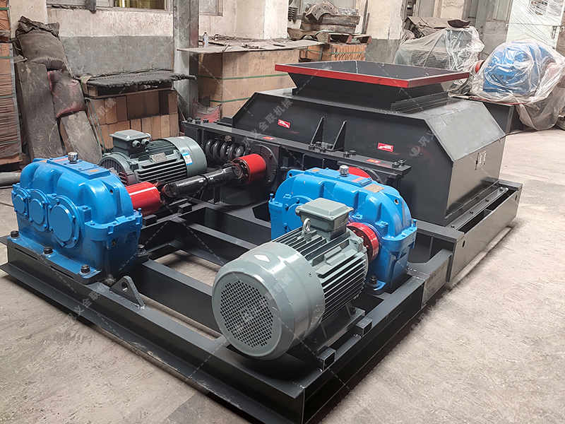 雙齒輥破碎機發往青海格爾木破碎鎳礦