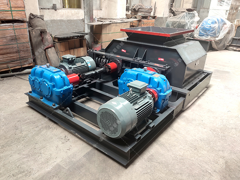 雙齒輥破碎機發往青海格爾木破碎鎳礦