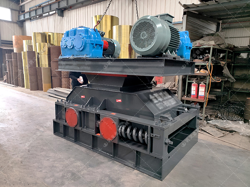大型雙齒輥破碎機(jī)發(fā)往山東破碎石頭