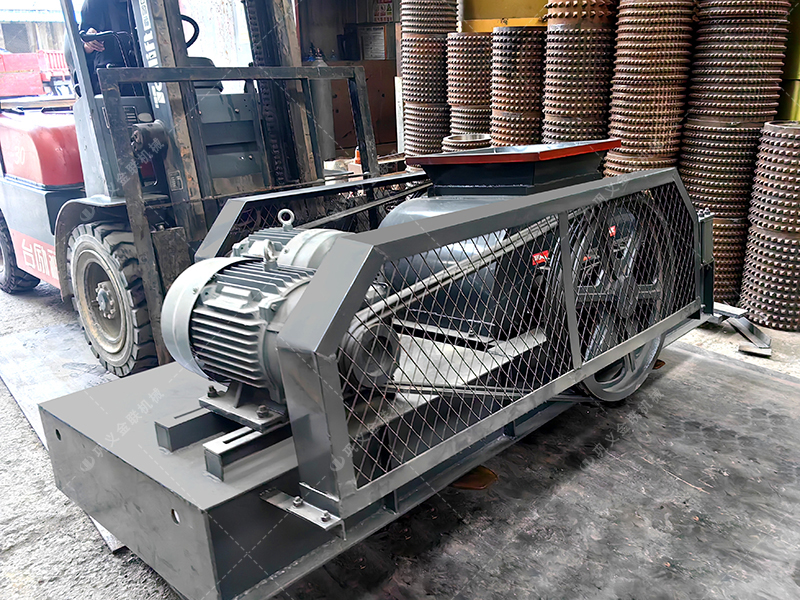 雙齒輥破碎機發(fā)往湖南破碎冰塊