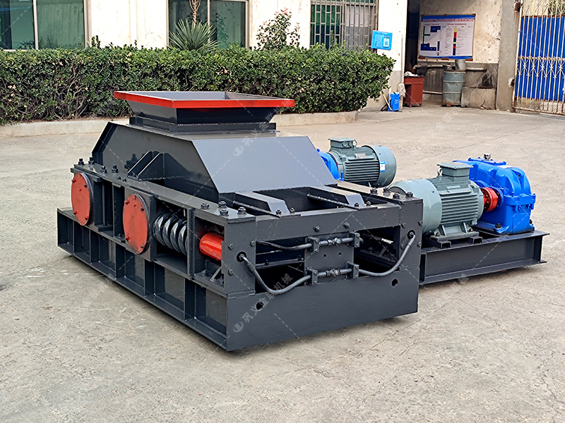 小型對(duì)輥破碎機(jī)發(fā)往福建破碎瓜子石 小型對(duì)輥破碎機(jī)發(fā)往福建破碎瓜子石