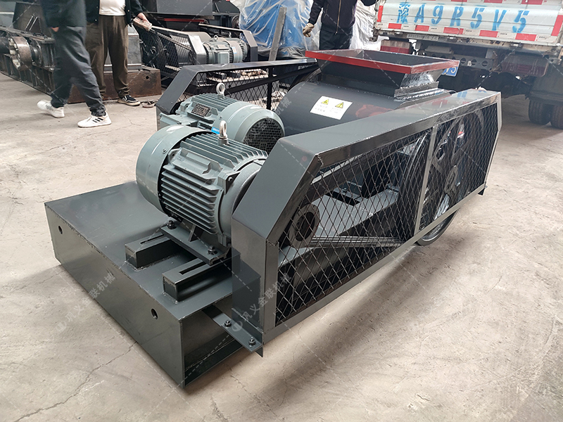 2pgc400*400雙齒輥破碎機發往四川