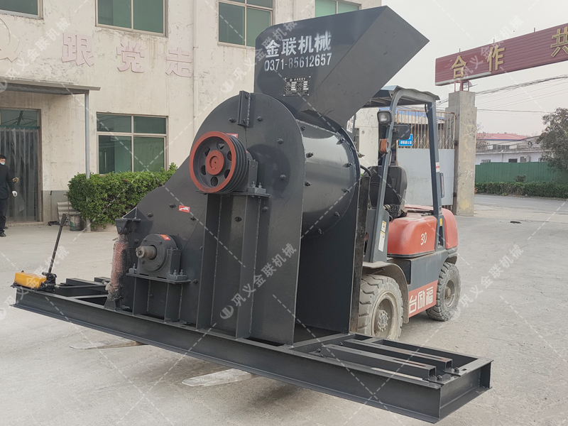 雙級錘式粉碎機發往山西忻州