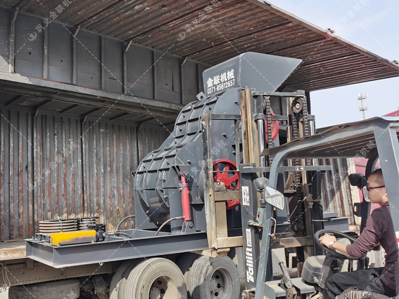 雙級錘式粉碎機發往山西忻州