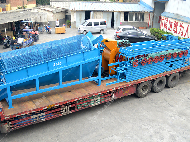 小型粉碎機(jī)生產(chǎn)線發(fā)往甘肅_破碎紅土