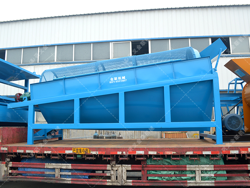 小型粉碎機(jī)生產(chǎn)線發(fā)往甘肅_破碎紅土