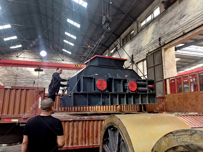 2PGY1200x800半自動液壓對輥制砂機發往湖北 2PGY1200x800半自動液壓對輥制砂機發往湖北