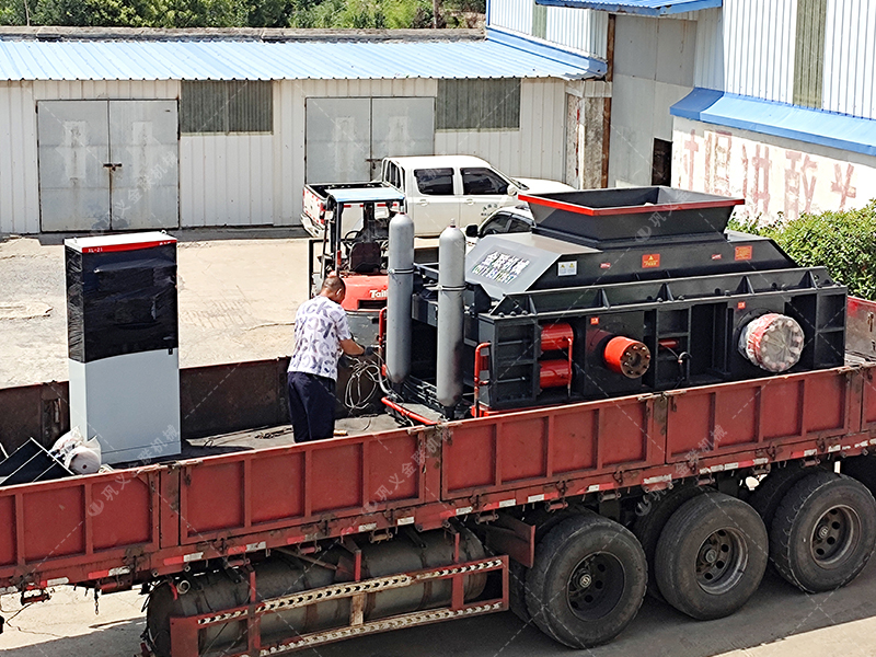 2PG1510型液壓對輥破碎機發貨