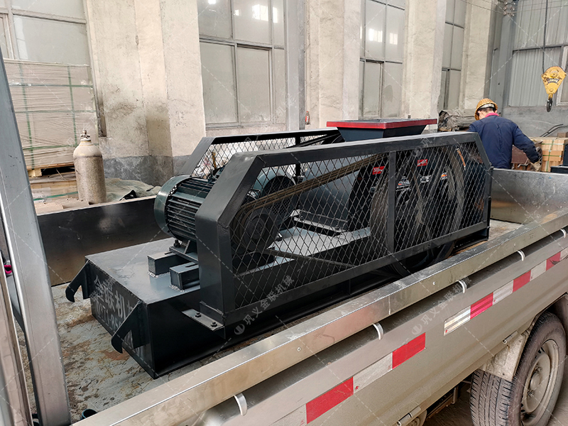 焦炭破碎用什么設(shè)備？雙齒輥破碎機(jī)多少錢一臺(tái)？