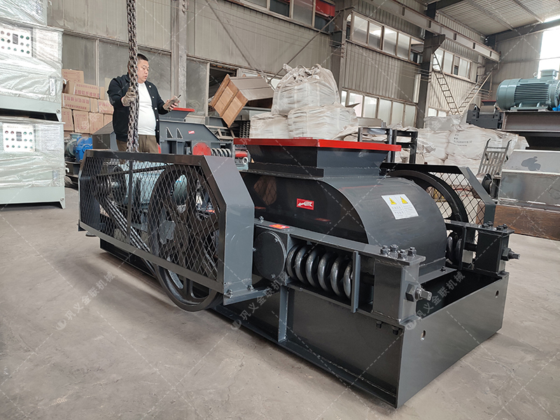 處理舊磚塊適合用雙齒輥破碎機(jī)嗎？哪個(gè)廠家值得選購