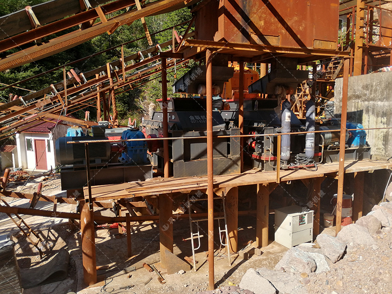 液壓對(duì)輥制砂機(jī)：如何改變傳統(tǒng)砂石生產(chǎn)流程？