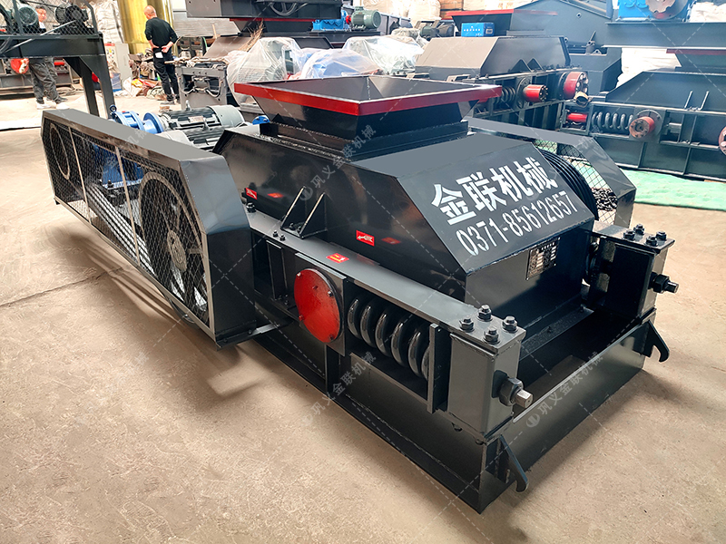 小型對(duì)輥制砂機(jī)崛起：時(shí)產(chǎn) 5 - 8 噸設(shè)備如何助力鄉(xiāng)村基建？