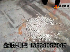 對輥破碎機視頻_石英石破碎試機視頻